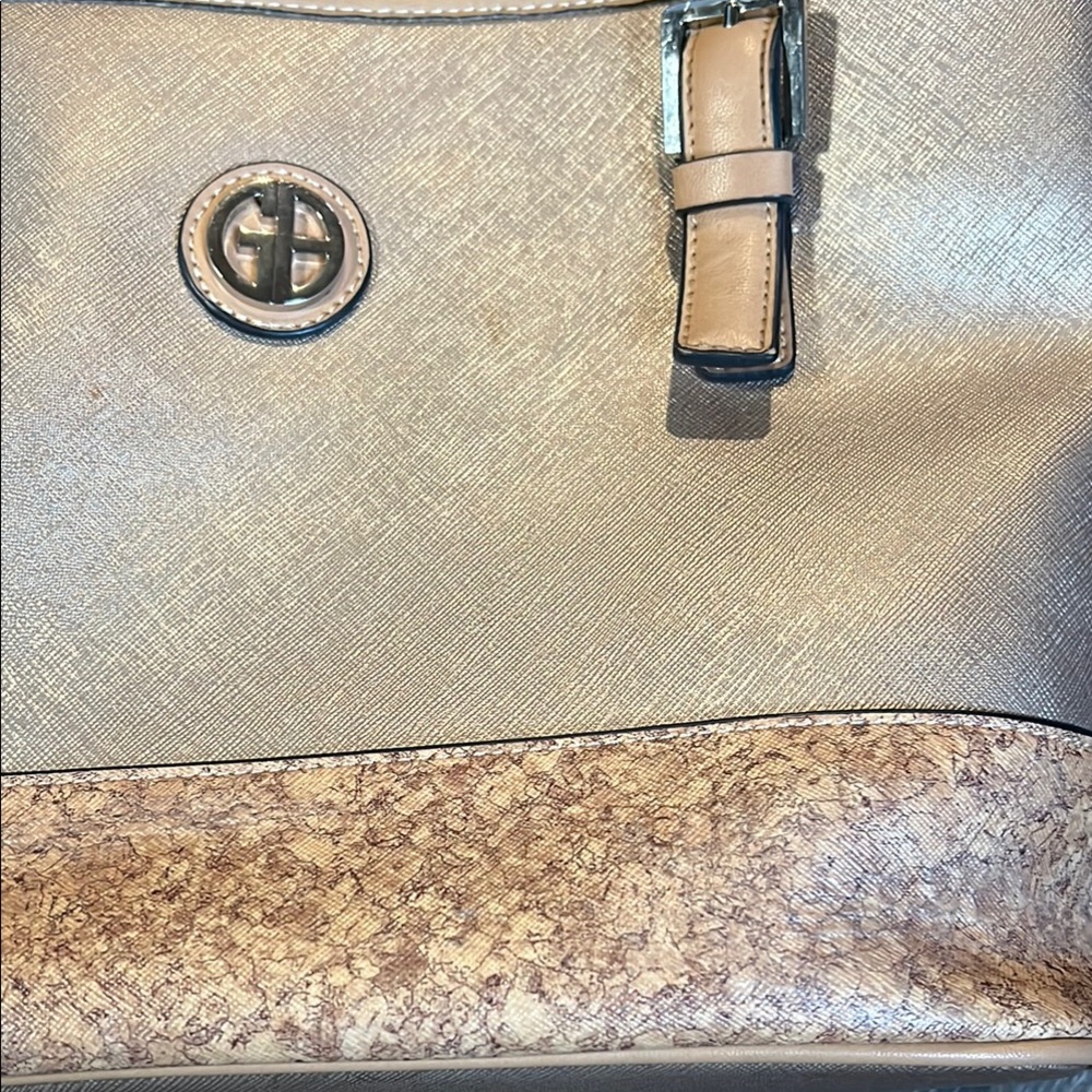 Giani Bernini Saffiano Elegant Tan Tote Bag - Picture 6 of 8